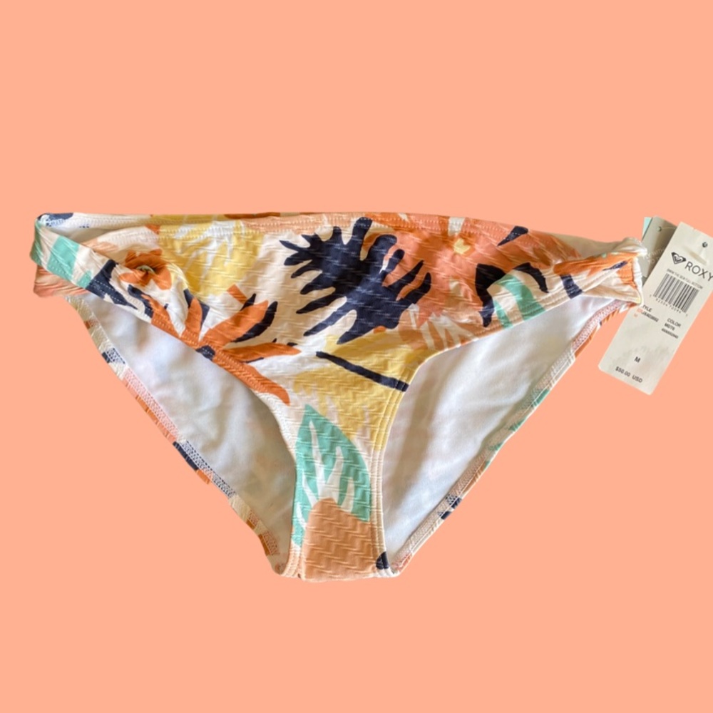 NWT Roxy bikini bottom size M.